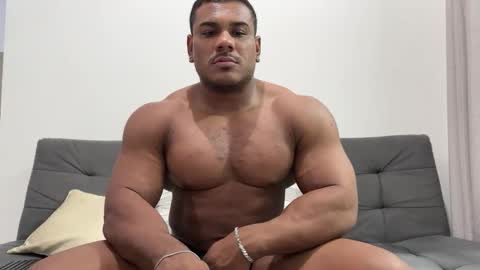 Snapshot of henrimusclee chatting on 02-07-25, 10:52 Henri online show from 02-07-25, 10:52