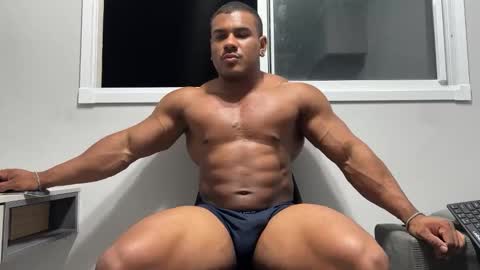 Snapshot of henrimusclee chatting on 02-19-25, 11:36 Henri online show from 02-19-25, 11:36