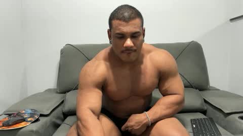 Snapshot of henrimusclee chatting on 02-23-25, 09:59 Henri online show from 02-23-25, 09:59