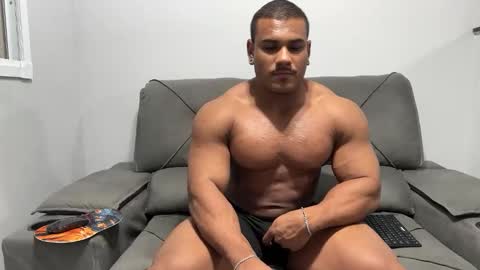 Snapshot of henrimusclee chatting on 03-12-25, 09:35 Henri online show from 03-12-25, 09:35