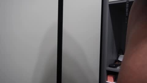 Snapshot of henrimusclee chatting on 09-10-25, 05:29 Henri online show from 09-10-25, 05:29