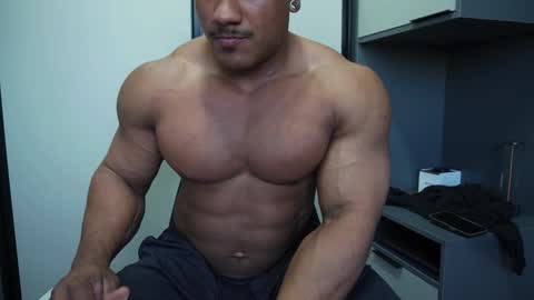 Snapshot of henrimusclee chatting on 10-22-25, 09:03 Henri online show from 10-22-25, 09:03