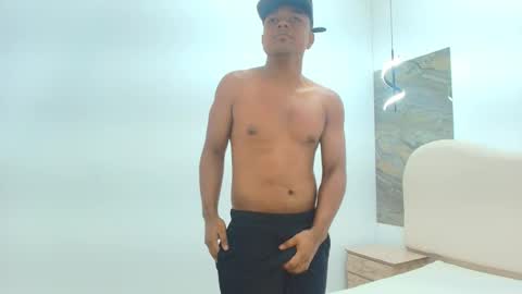 Snapshot of henry_greend6 chatting on 06-16-26, 05:10 Henry online show from 06-16-26, 05:10