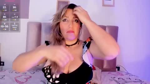Snapshot of hera_godess chatting on 01-15-25, 03:22 Hera godes online show from 01-15-25, 03:22