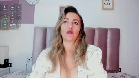 Snapshot of hera_godess chatting on 01-17-25, 01:03 Hera godes online show from 01-17-25, 01:03