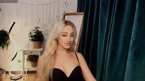 Elise online show from 05-14-26, 02:29