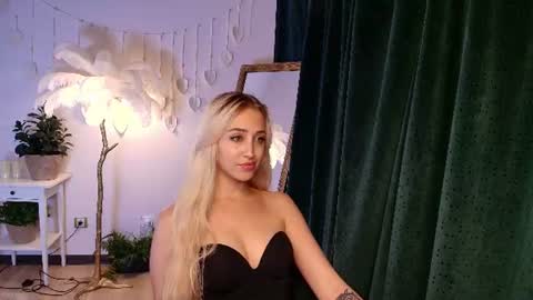 Elise online show from 06-22-26, 02:13