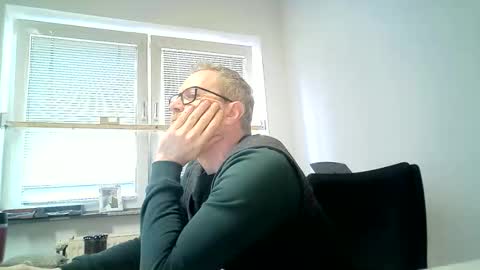 Snapshot of hering76 chatting on 04-02-26, 08:45 hering76 online show from 04-02-26, 08:45