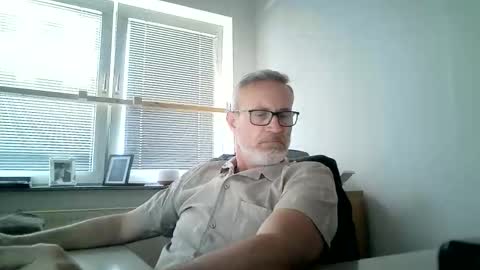 Snapshot of hering76 chatting on 05-26-26, 10:33 hering76 online show from 05-26-26, 10:33