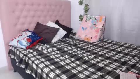 Snapshot of hermione_sweet18 chatting on 12-15-24, 01:02 Alana online show from 12-15-24, 01:02