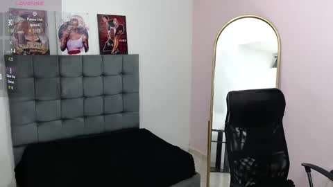 Snapshot of hermione_sweet18 chatting on 10-18-25, 10:32 Alana online show from 10-18-25, 10:32