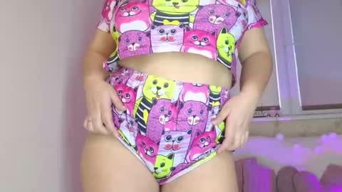 Snapshot of heroine_of_your_life chatting on 12-20-24, 10:05 Maryana online show from 12-20-24, 10:05