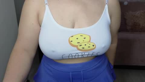 Snapshot of heroine_of_your_life chatting on 03-03-25, 07:21 Maryana online show from 03-03-25, 07:21