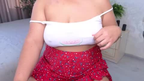 Snapshot of heroine_of_your_life chatting on 09-29-25, 05:45 Maryana online show from 09-29-25, 05:45
