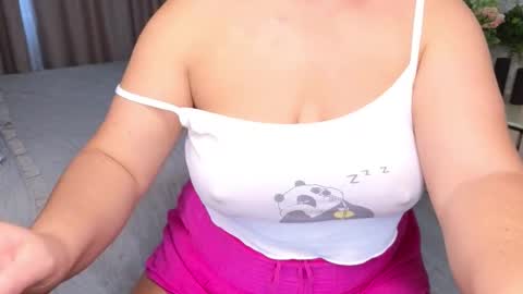 Snapshot of heroine_of_your_life chatting on 10-08-25, 06:33 Maryana online show from 10-08-25, 06:33