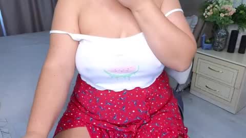 Snapshot of heroine_of_your_life chatting on 10-10-25, 06:12 Maryana online show from 10-10-25, 06:12