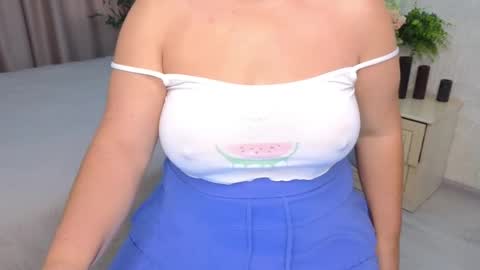 Snapshot of heroine_of_your_life chatting on 10-14-25, 05:41 Maryana online show from 10-14-25, 05:41