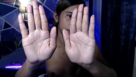 Snapshot of herrafoxx chatting on 06-08-26, 03:07 Davey online show from 06-08-26, 03:07