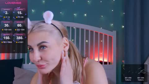 Snapshot of hey_cassie chatting on 11-27-25, 04:09 hey_cassie online show from 11-27-25, 04:09