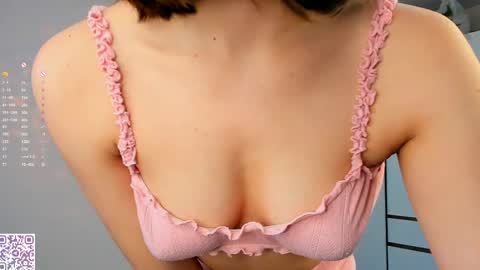 Snapshot of heyim_laura chatting on 05-09-26, 12:21 Laura online show from 05-09-26, 12:21