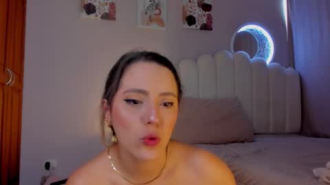 Snapshot of heymartina chatting on 11-27-25, 02:19 Martina Ricci Show schedule Monday to Friday 8am colombia time I work some weekends online show from 11-27-25, 02:19