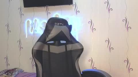 Snapshot of heyy_baddie chatting on 05-19-26, 01:56 Heyy baddie online show from 05-19-26, 01:56