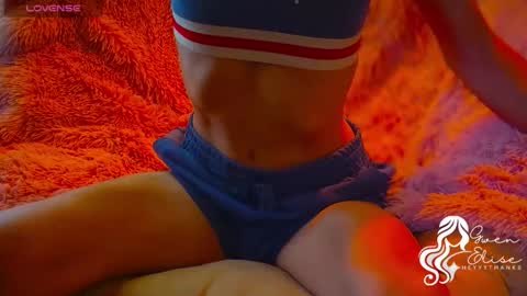 Snapshot of heyyythanks chatting on 10-30-25, 03:35 Gwen Elise online show from 10-30-25, 03:35