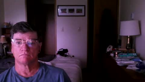 Snapshot of hg99too chatting on 09-08-25, 02:38 hg99too online show from 09-08-25, 02:38