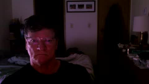 Snapshot of hg99too chatting on 10-04-25, 02:04 hg99too online show from 10-04-25, 02:04