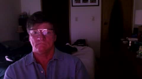 Snapshot of hg99too chatting on 11-15-25, 03:19 hg99too online show from 11-15-25, 03:19