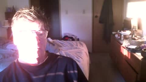 Snapshot of hg99too chatting on 12-17-25, 04:13 hg99too online show from 12-17-25, 04:13