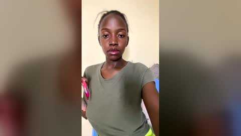 Snapshot of hhaanneeyy chatting on 03-29-26, 09:53 hhaanneeyy online show from 03-29-26, 09:53