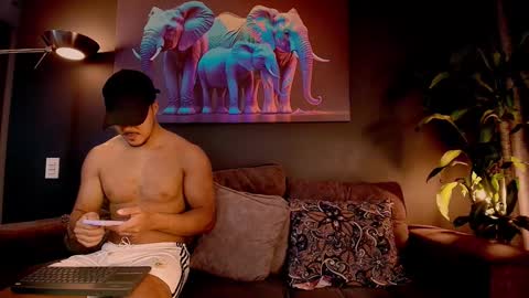 Snapshot of highlatin_guys chatting on 01-06-25, 12:16 Terry and E online show from 01-06-25, 12:16