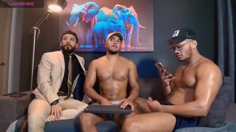 Snapshot of highlatin_guys chatting on 03-03-25, 02:04 Terry and E online show from 03-03-25, 02:04