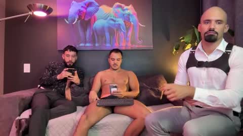 Snapshot of highlatin_guys chatting on 10-13-25, 02:22 Terry and E online show from 10-13-25, 02:22