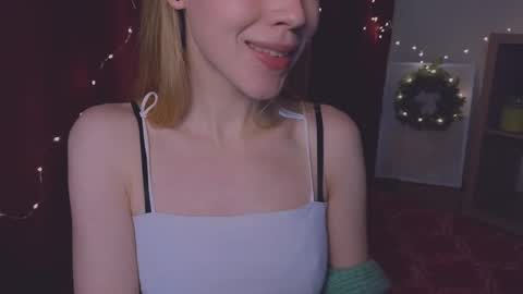 Snapshot of hihi_im_chloe chatting on 12-04-24, 08:40 Chloe online show from 12-04-24, 08:40