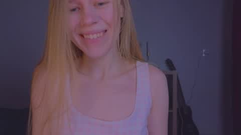 Snapshot of hihi_im_chloe chatting on 02-08-25, 04:47 Chloe online show from 02-08-25, 04:47