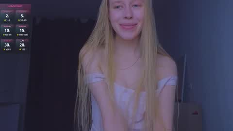 Snapshot of hihi_im_chloe chatting on 10-17-25, 12:14 Chloe online show from 10-17-25, 12:14