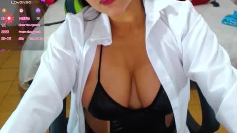 Snapshot of hiilarylove chatting on 10-14-25, 09:37 hiilary online show from 10-14-25, 09:37