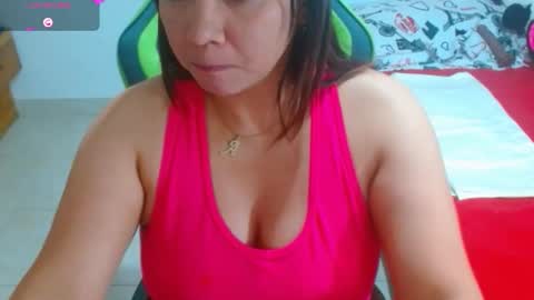 Snapshot of hiilarylove chatting on 10-17-25, 03:31 hiilary online show from 10-17-25, 03:31