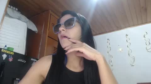 hilaril18 online show from 12-19-24, 03:29