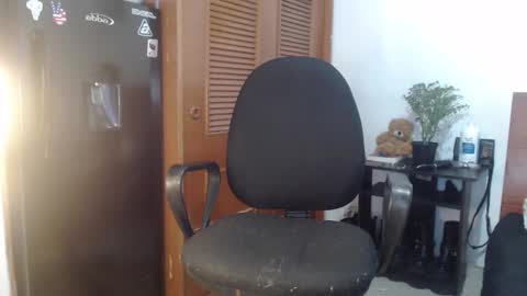 hilaril18 online show from 02-09-25, 03:32