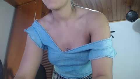 hilaril18 online show from 10-30-25, 01:29