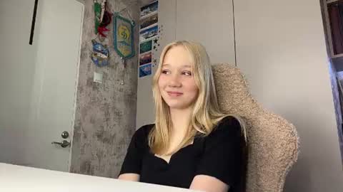 Emma online show from 07-25-26, 07:28