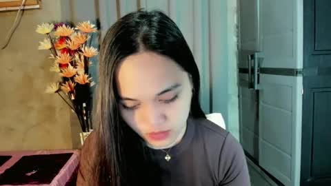 Snapshot of hilarymolly chatting on 02-25-26, 02:43 hilarymolly online show from 02-25-26, 02:43