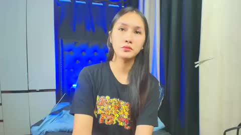 Snapshot of himarika chatting on 11-18-25, 01:00 yuricah online show from 11-18-25, 01:00