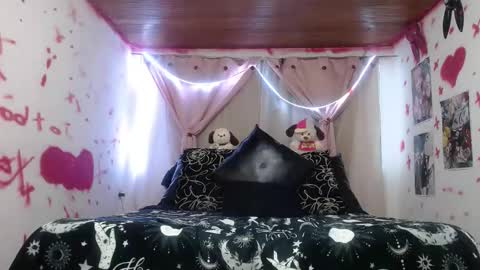 Snapshot of hinasha chatting on 02-04-26, 12:27 Angel online show from 02-04-26, 12:27