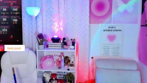 Snapshot of hinataweed01 chatting on 02-25-25, 03:42  Karol  Independent Model online show from 02-25-25, 03:42