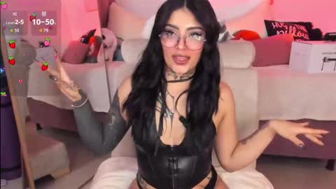 Snapshot of hinataweed01 chatting on 10-14-25, 03:40  Karol  Independent Model online show from 10-14-25, 03:40