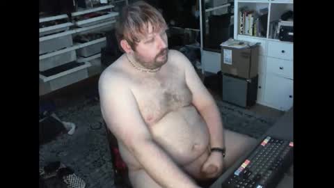 hipguy91 online show from 12-19-25, 06:04